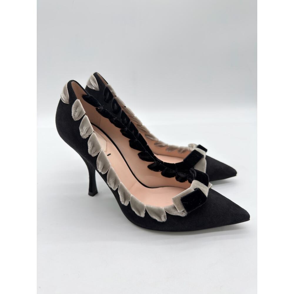 Fendi Luxury Black Gray Suede Stitched Bow Sophisticated Pumps $795 38.5 Italy